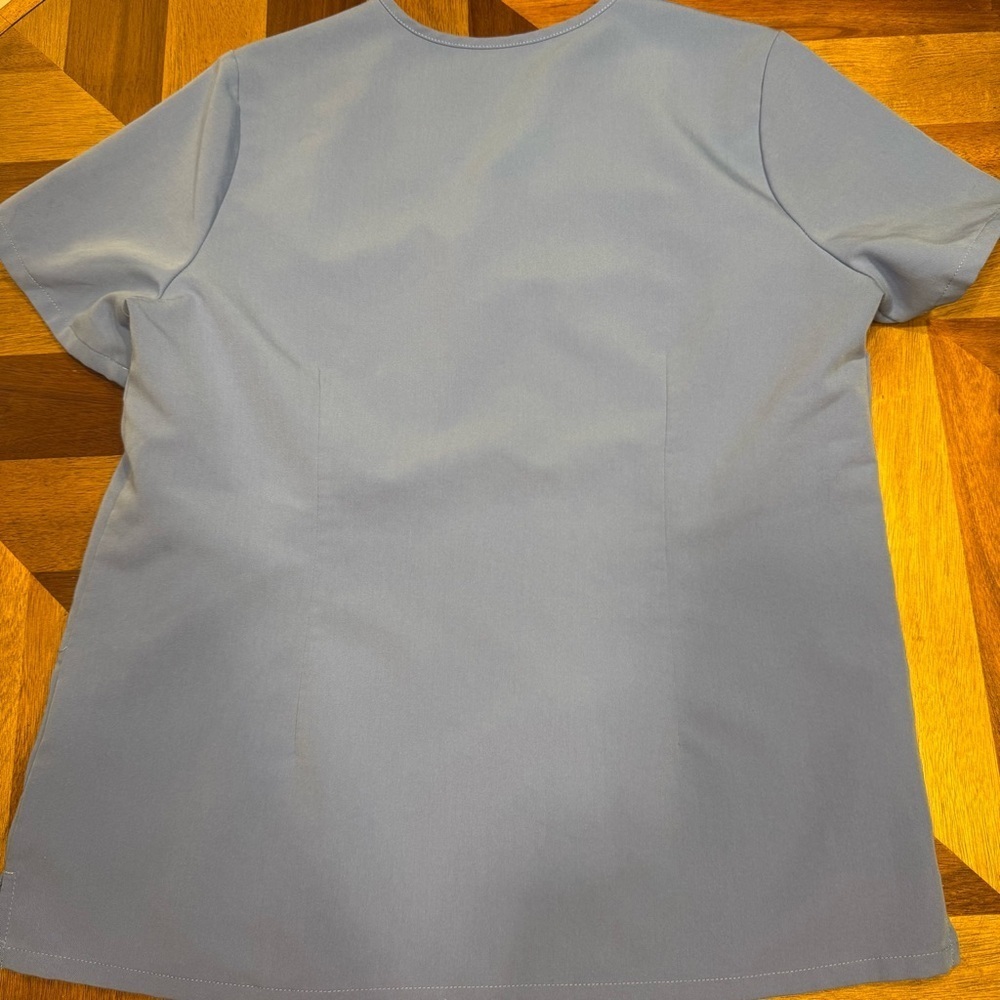 Figs women’s technical collection v neck scrub shirt - Picture 3 of 3